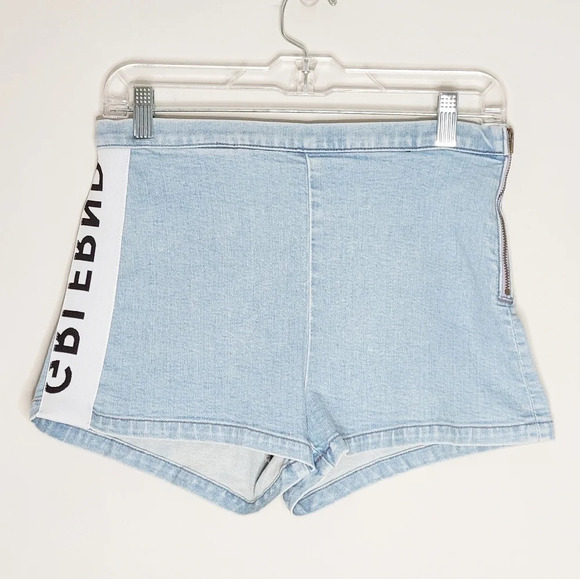 GRLFRND Diane Light Wash Jean Shorts 28 - Picture 2 of 6